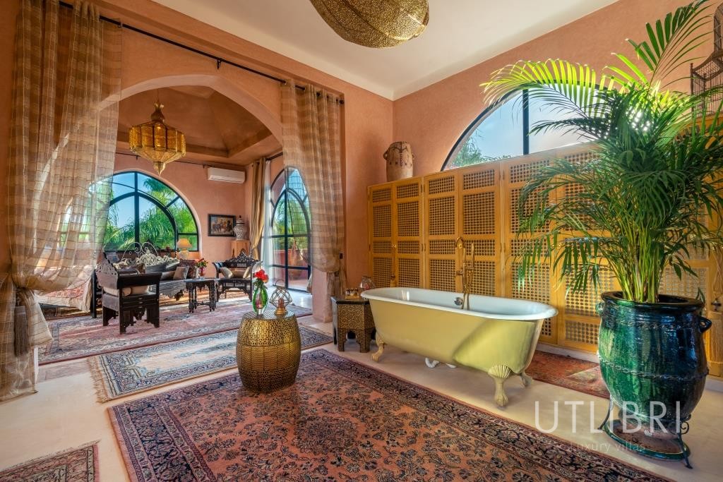 Extraordinary villa, Road to Fes