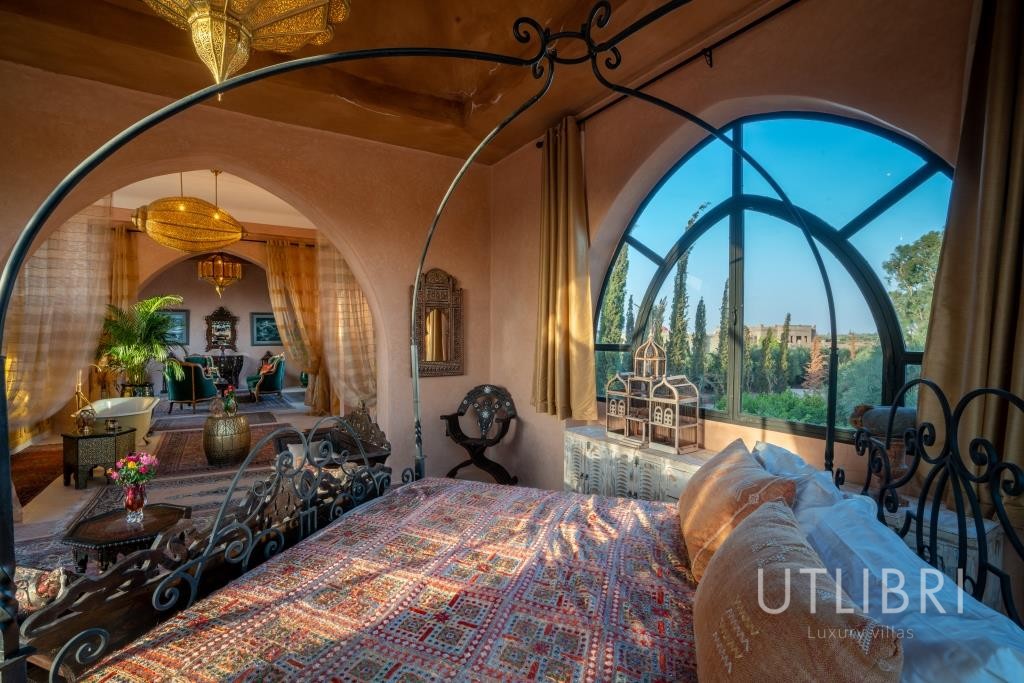 Extraordinary villa, Road to Fes