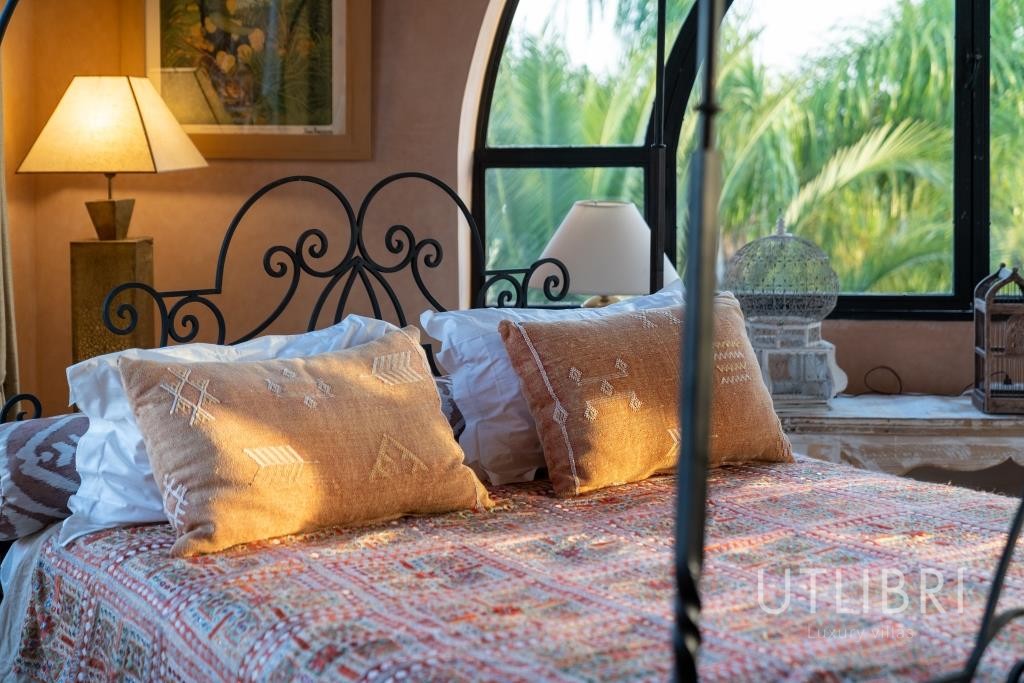 Extraordinary villa, Road to Fes