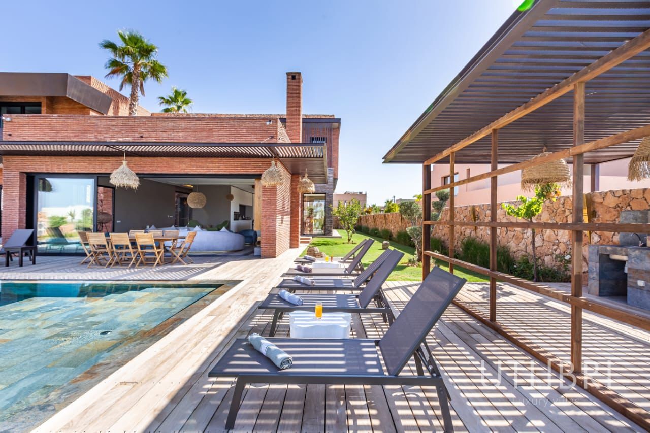 Extraordinary villa, Amelkis Golf