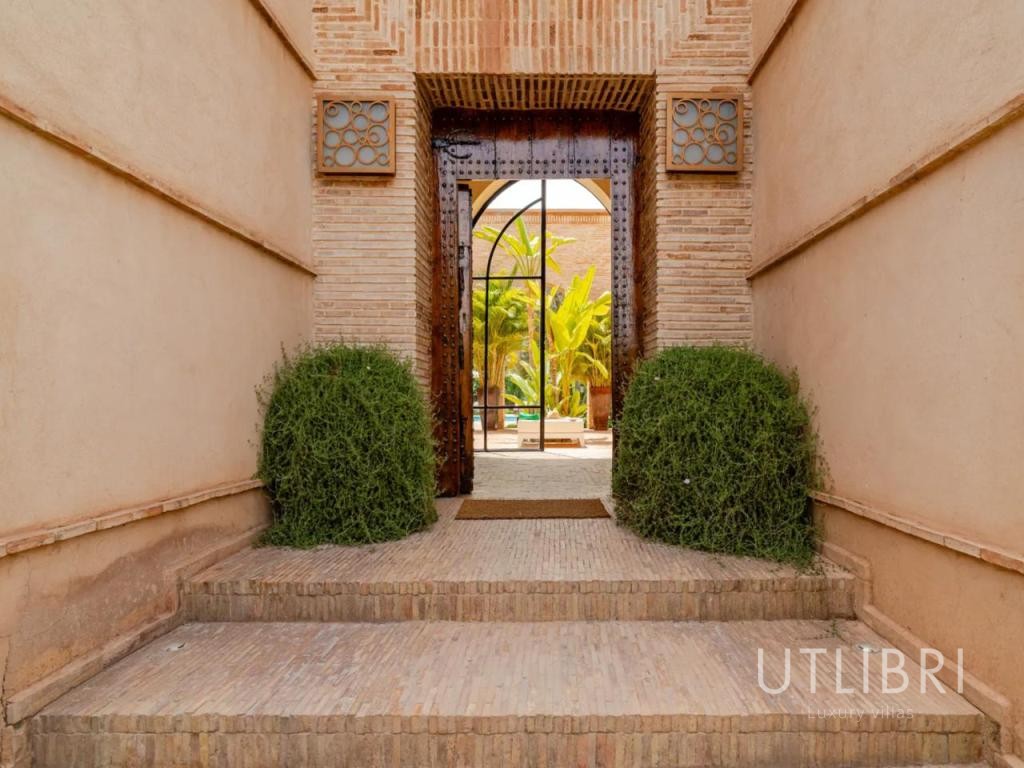 Extraordinary villa, Royal Palm and around