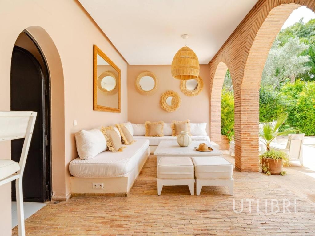 Extraordinary villa, Royal Palm and around