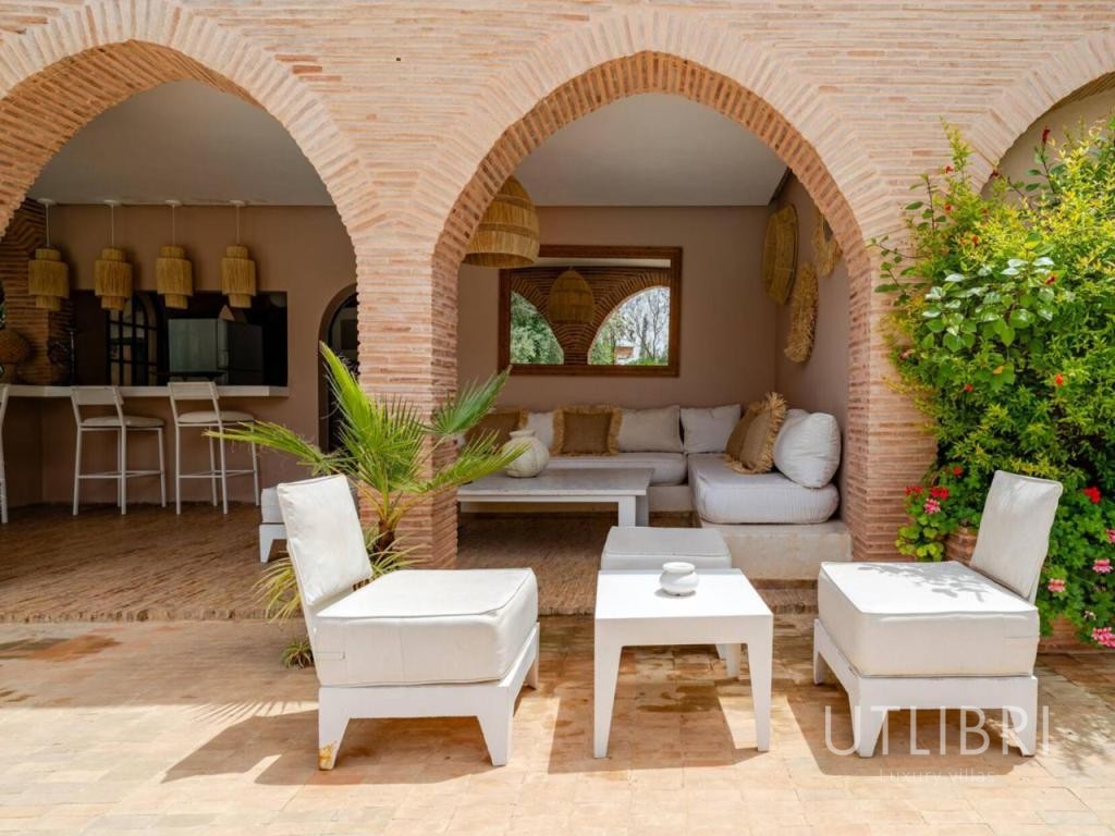 Extraordinary villa, Royal Palm and around