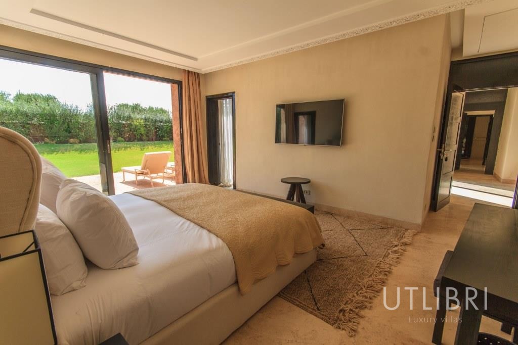 Extraordinary villa, Royal Palm and around