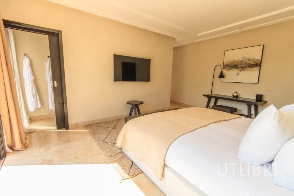 Extraordinary villa, Royal Palm and around