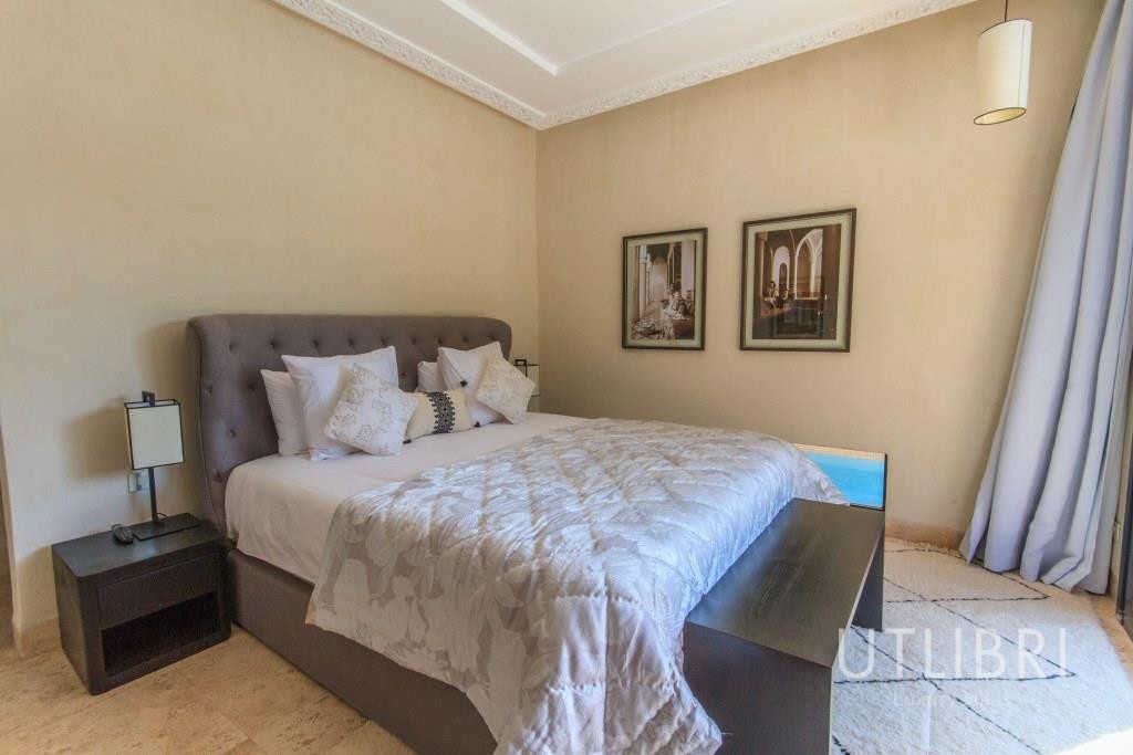 Extraordinary villa, Royal Palm and around