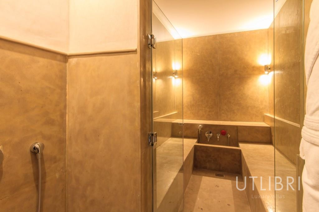 Extraordinary villa, Royal Palm and around