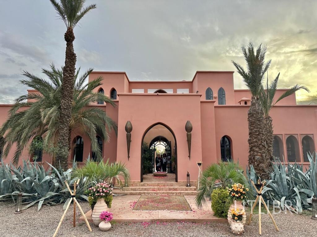 Extraordinary villa, Road to Fes