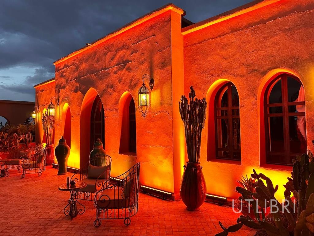 Extraordinary villa, Road to Fes