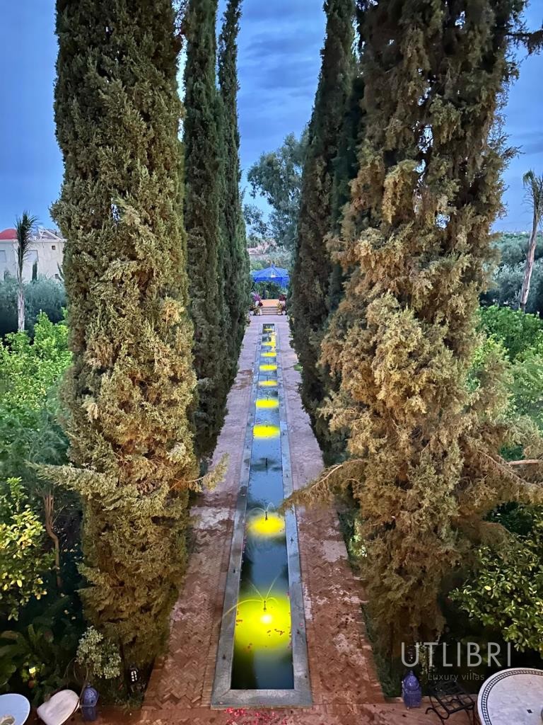 Extraordinary villa, Road to Fes