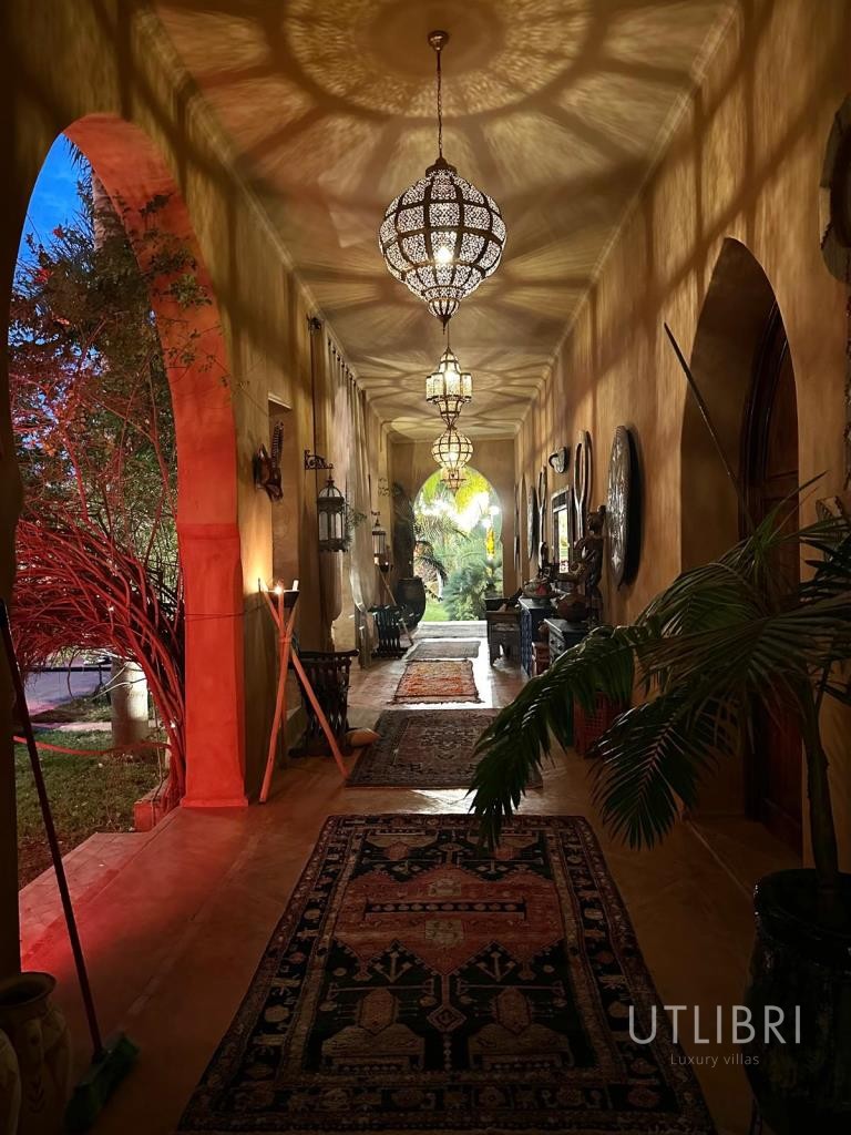Extraordinary villa, Road to Fes