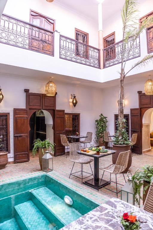Extraordinary villa, Medina