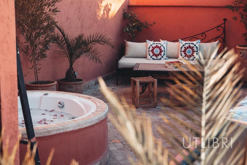 Extraordinary villa, Medina
