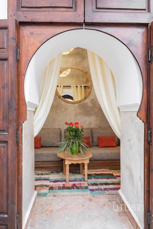 Extraordinary villa, Medina