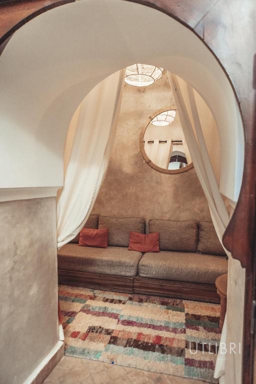 Extraordinary villa, Medina