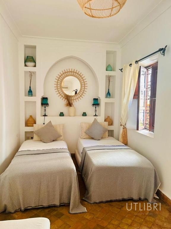 Extraordinary villa, Medina