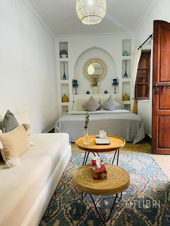 Extraordinary villa, Medina