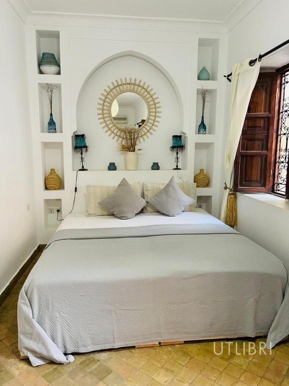 Extraordinary villa, Medina