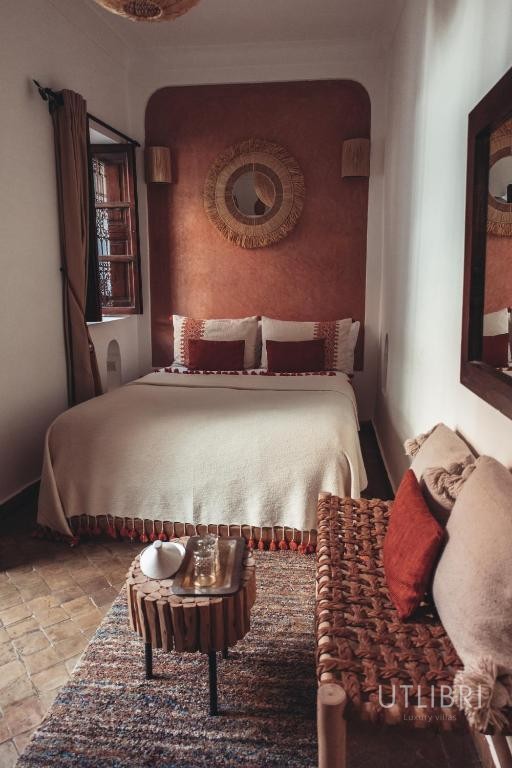 Extraordinary villa, Medina