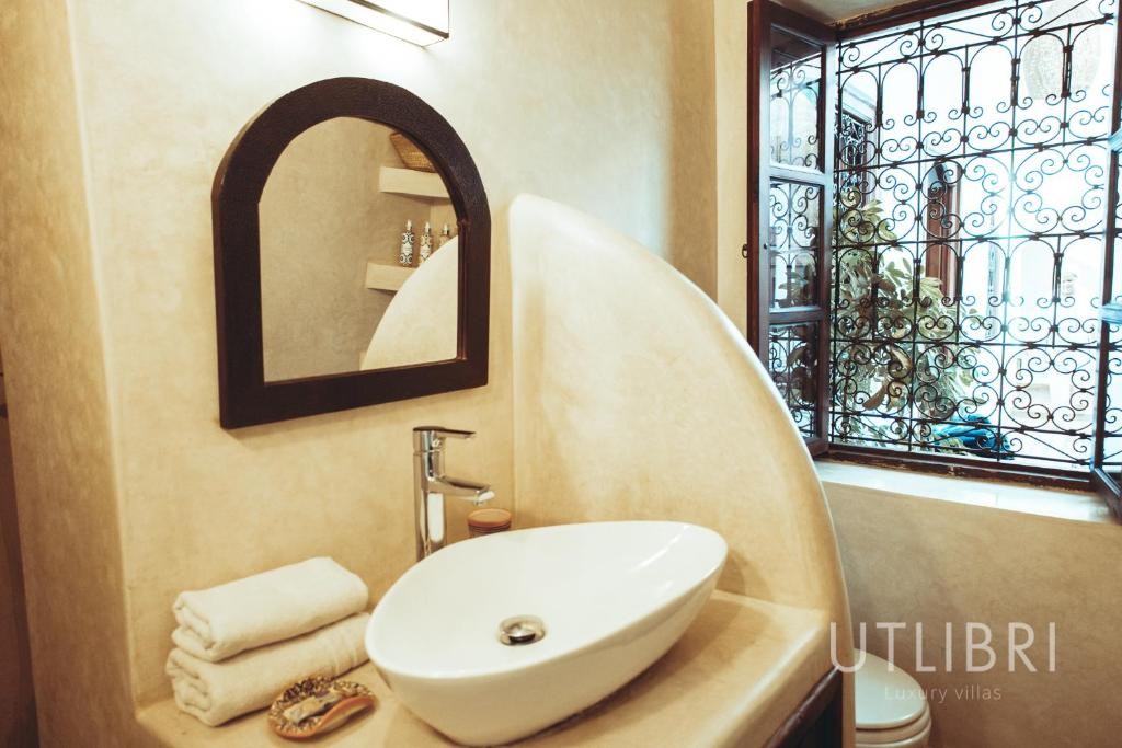 Extraordinary villa, Medina