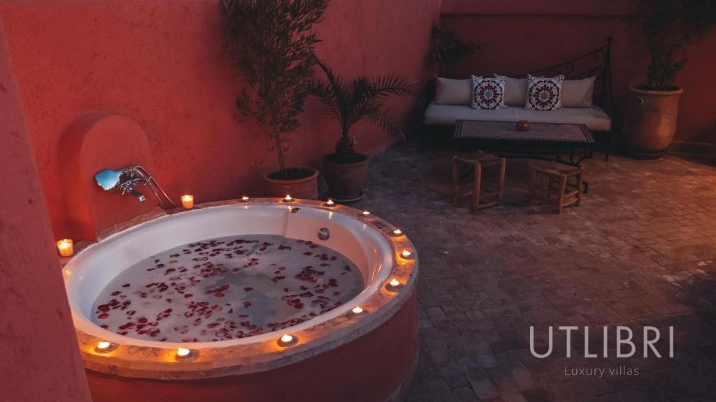 Extraordinary villa, Medina