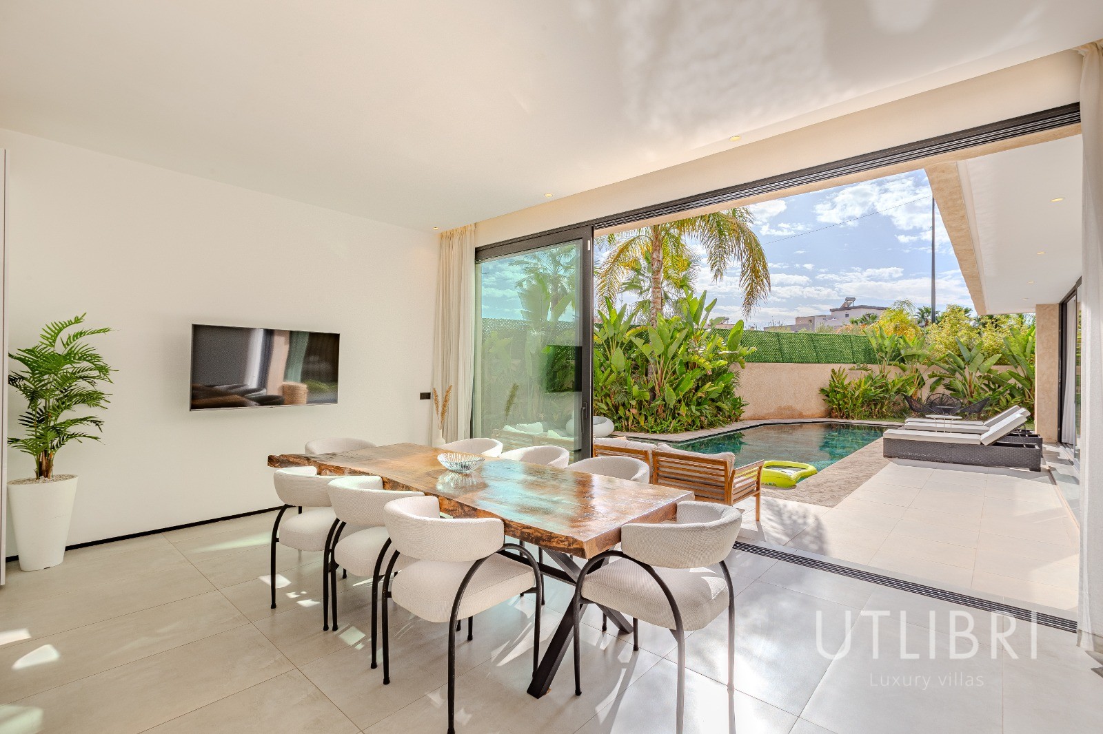 Extraordinary villa, Targa