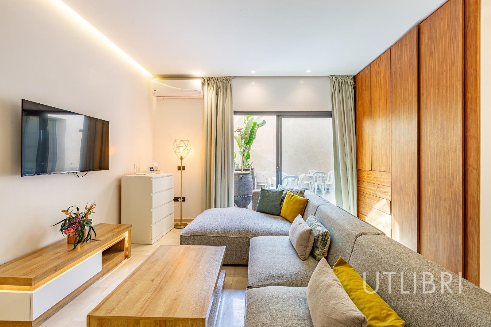 Extraordinary villa, Targa