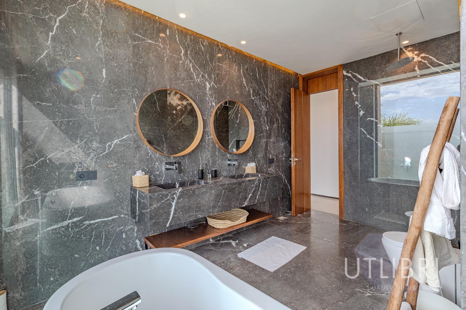 Extraordinary villa, Targa
