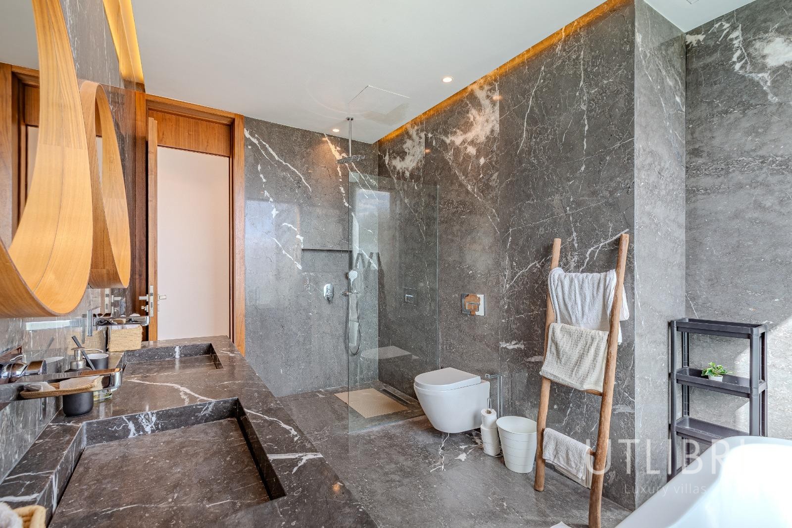 Extraordinary villa, Targa